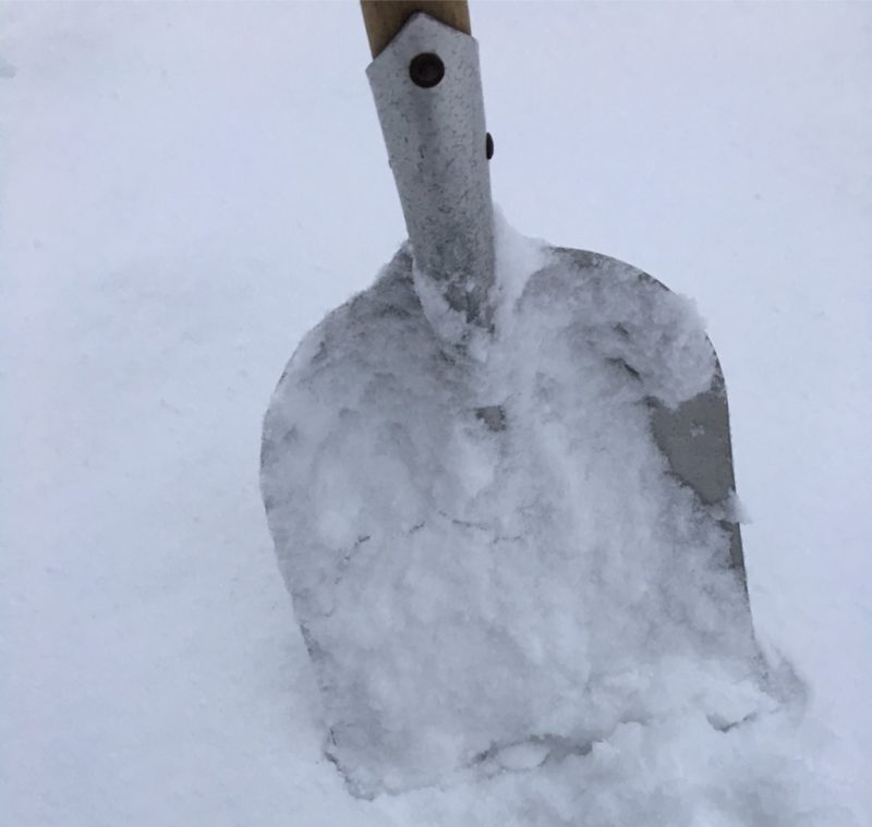雪かき スコップに雪がくっついて重くならなくする方法 ナルポッド